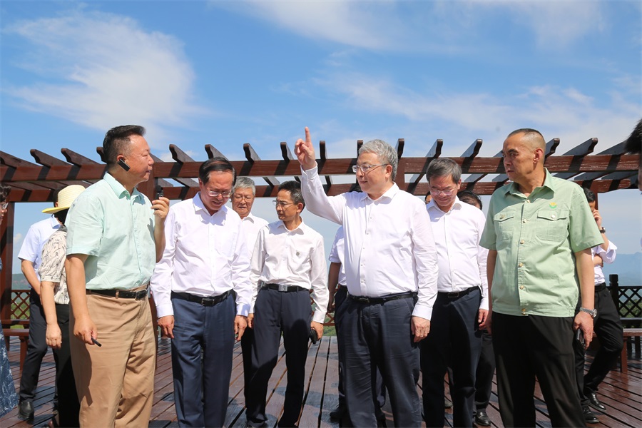 2024.06.23全國政協(xié)副主席、民盟中央常務(wù)副主席、中國科學(xué)院院士、清華大學(xué)副校長王光謙蒞臨金徽股份視察.jpg