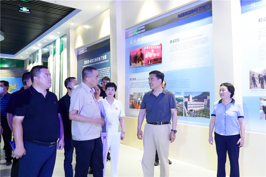 12-2022年8月，省委常委、省委統(tǒng)戰(zhàn)部長孫雪濤帶領(lǐng)帶領(lǐng)全省黨外代表人士考察團蒞臨金徽股份調(diào)研指導(dǎo)。.jpg