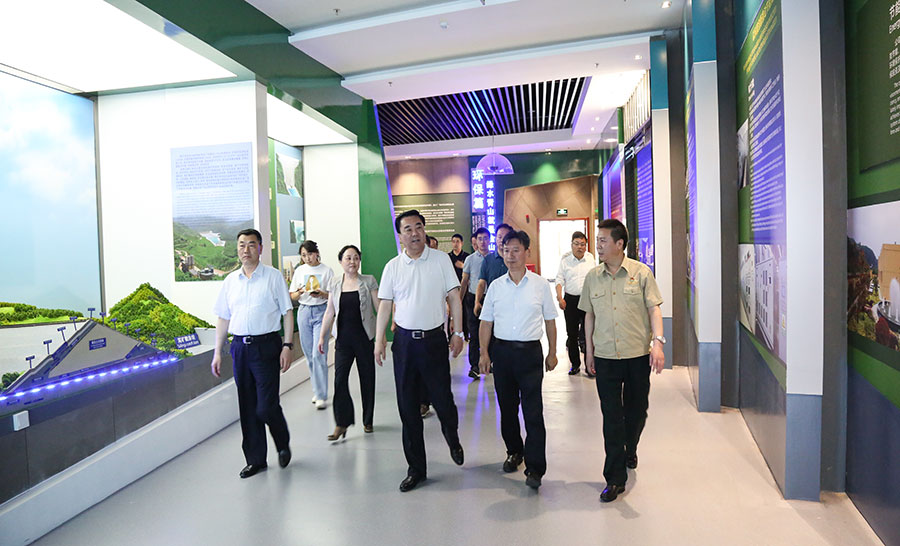 14-2021年6月，時任省委常委、省委統(tǒng)戰(zhàn)部部長馬廷禮蒞臨金徽股份調(diào)研。.jpg
