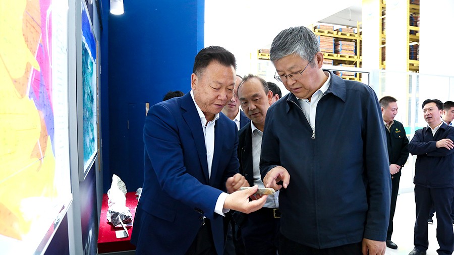 33-2021年5月，隴南市委書記張珂兵蒞臨礦區(qū)調(diào)研尾礦庫治理及綠色礦山建設(shè)情況。.jpg